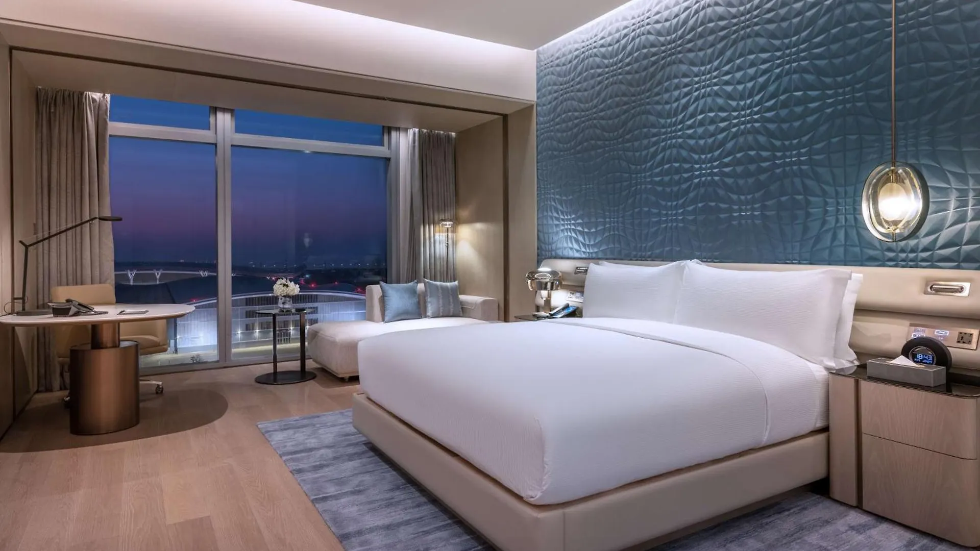 Hilton Shenzhen World Exhibition & Convention Center - Only 5 Minutes' Walk To Wecc Hotel