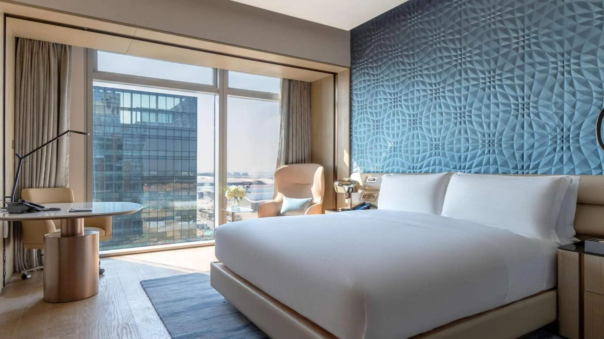Hilton Shenzhen World Exhibition & Convention Center - Only 5 Minutes' Walk To Wecc Hotel 5*,