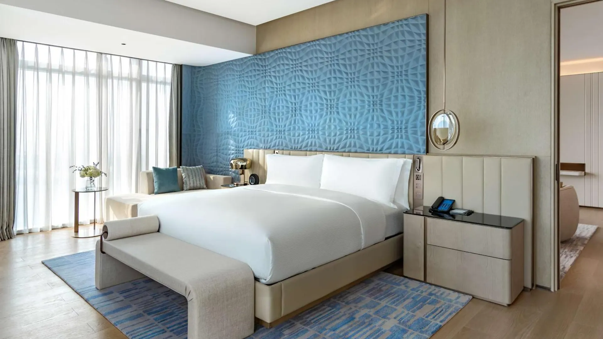 Hilton Shenzhen World Exhibition & Convention Center - Only 5 Minutes' Walk To Wecc Hotel
