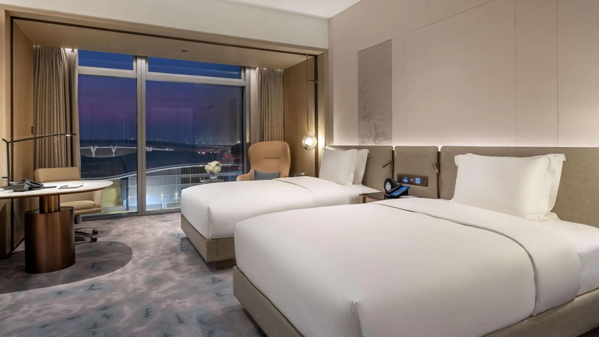 Отель Hilton Shenzhen World Exhibition & Convention Center - Only 5 Minutes' Walk To Wecc