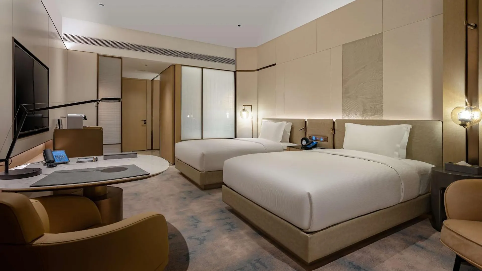 Отель Hilton Shenzhen World Exhibition & Convention Center - Only 5 Minutes' Walk To Wecc
