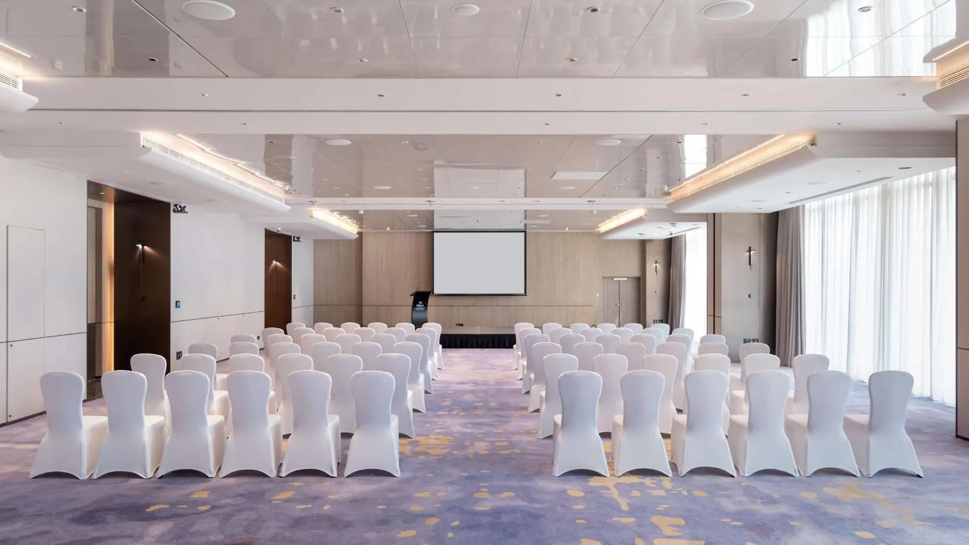 Отель Hilton Shenzhen World Exhibition & Convention Center - Only 5 Minutes' Walk To Wecc Китай