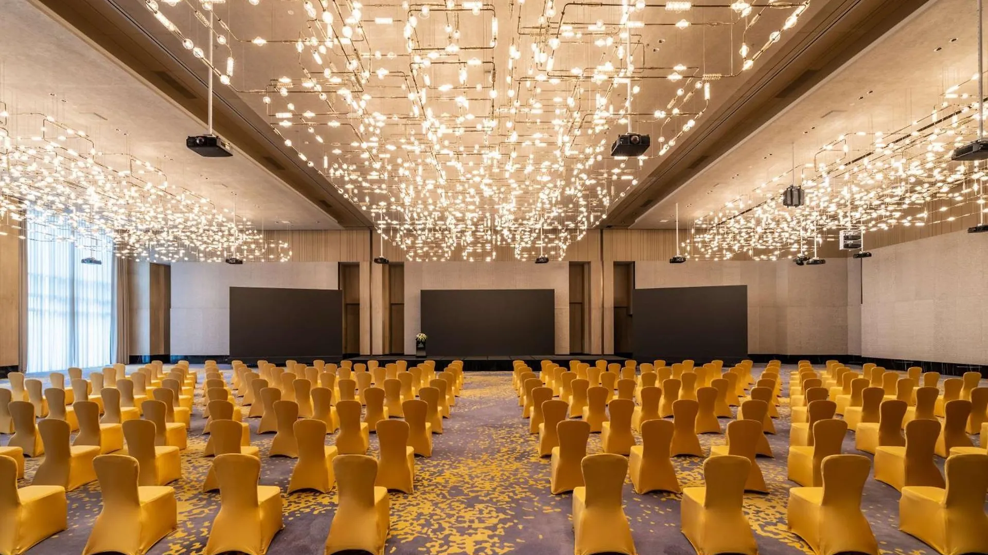 Hilton Shenzhen World Exhibition & Convention Center - Only 5 Minutes' Walk To Wecc Hotel