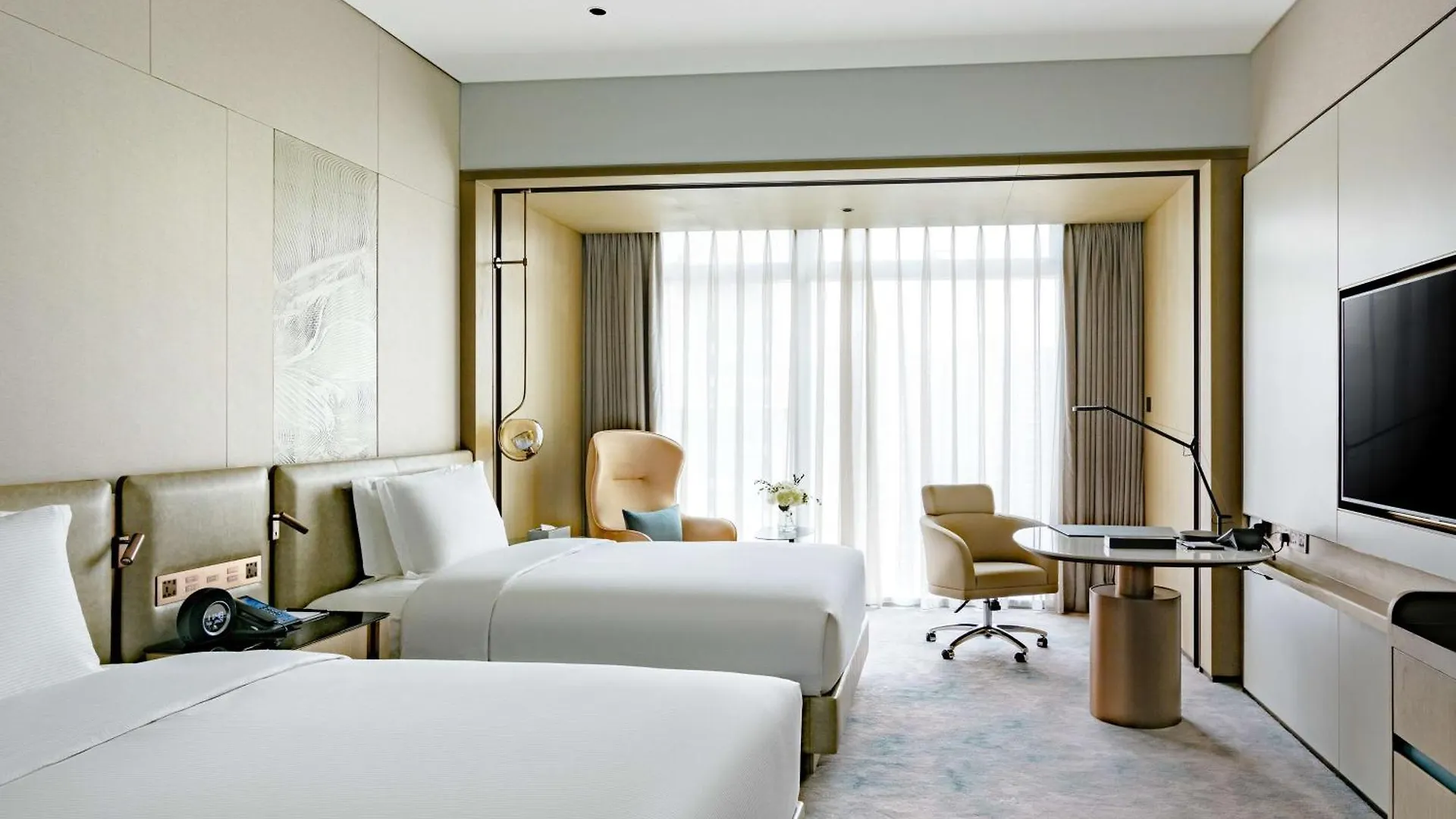 Отель Hilton Shenzhen World Exhibition & Convention Center - Only 5 Minutes' Walk To Wecc