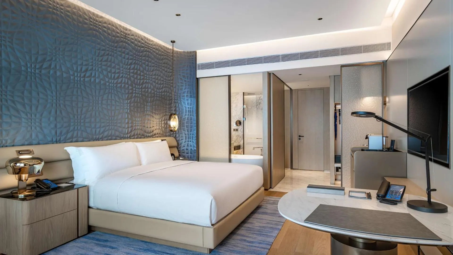 Отель Hilton Shenzhen World Exhibition & Convention Center - Only 5 Minutes' Walk To Wecc
