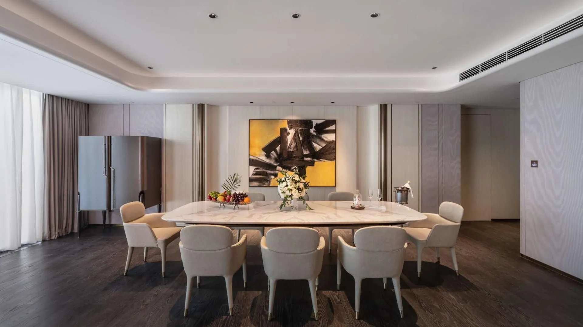 Отель Hilton Shenzhen World Exhibition & Convention Center - Only 5 Minutes' Walk To Wecc 5*,