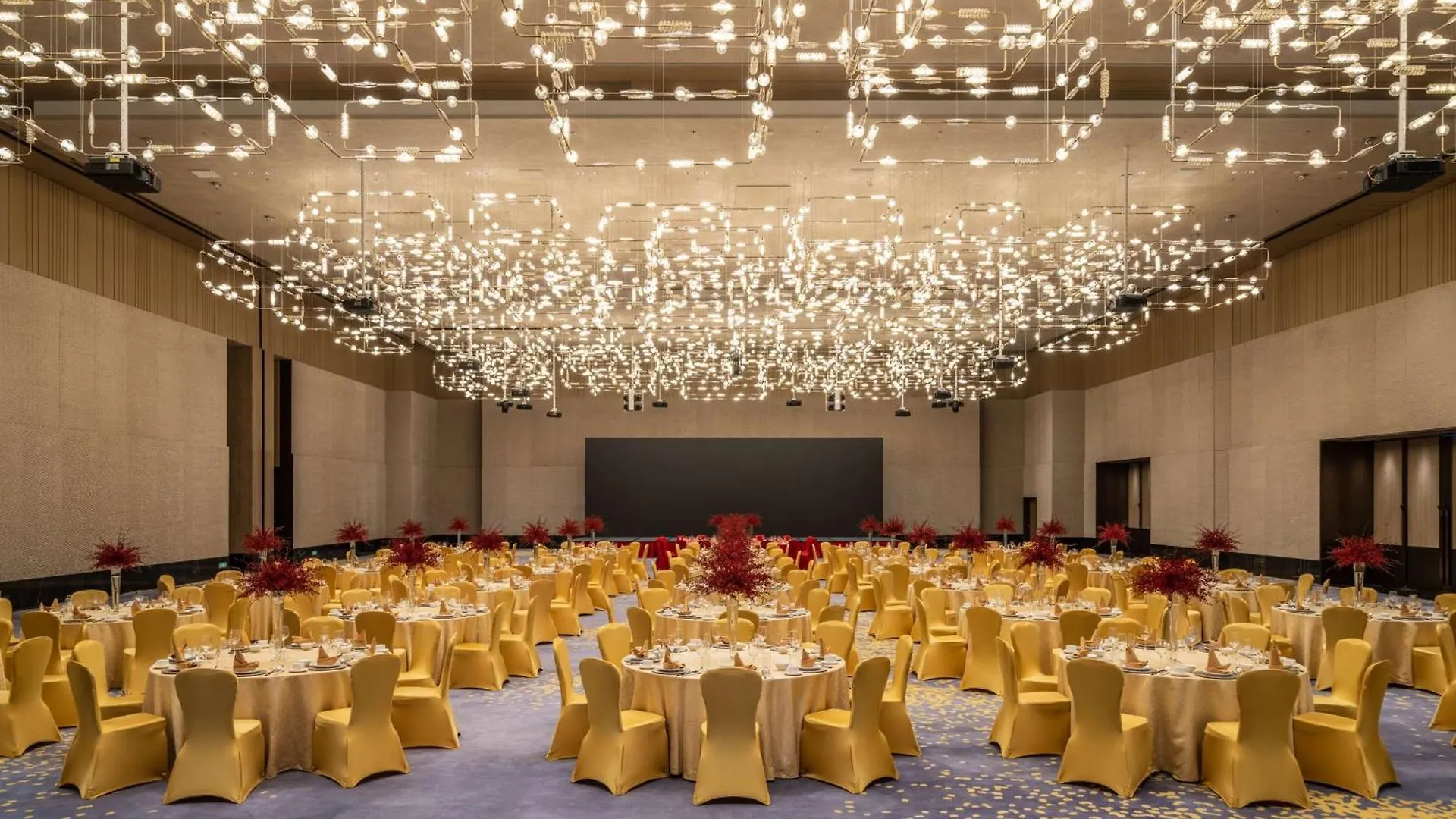 Отель Hilton Shenzhen World Exhibition & Convention Center - Only 5 Minutes' Walk To Wecc