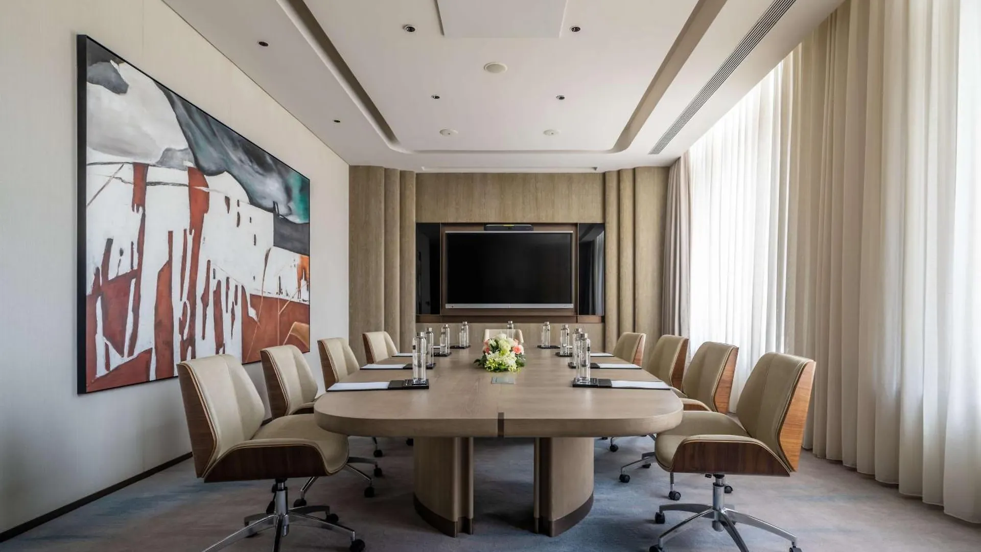 Отель Hilton Shenzhen World Exhibition & Convention Center - Only 5 Minutes' Walk To Wecc