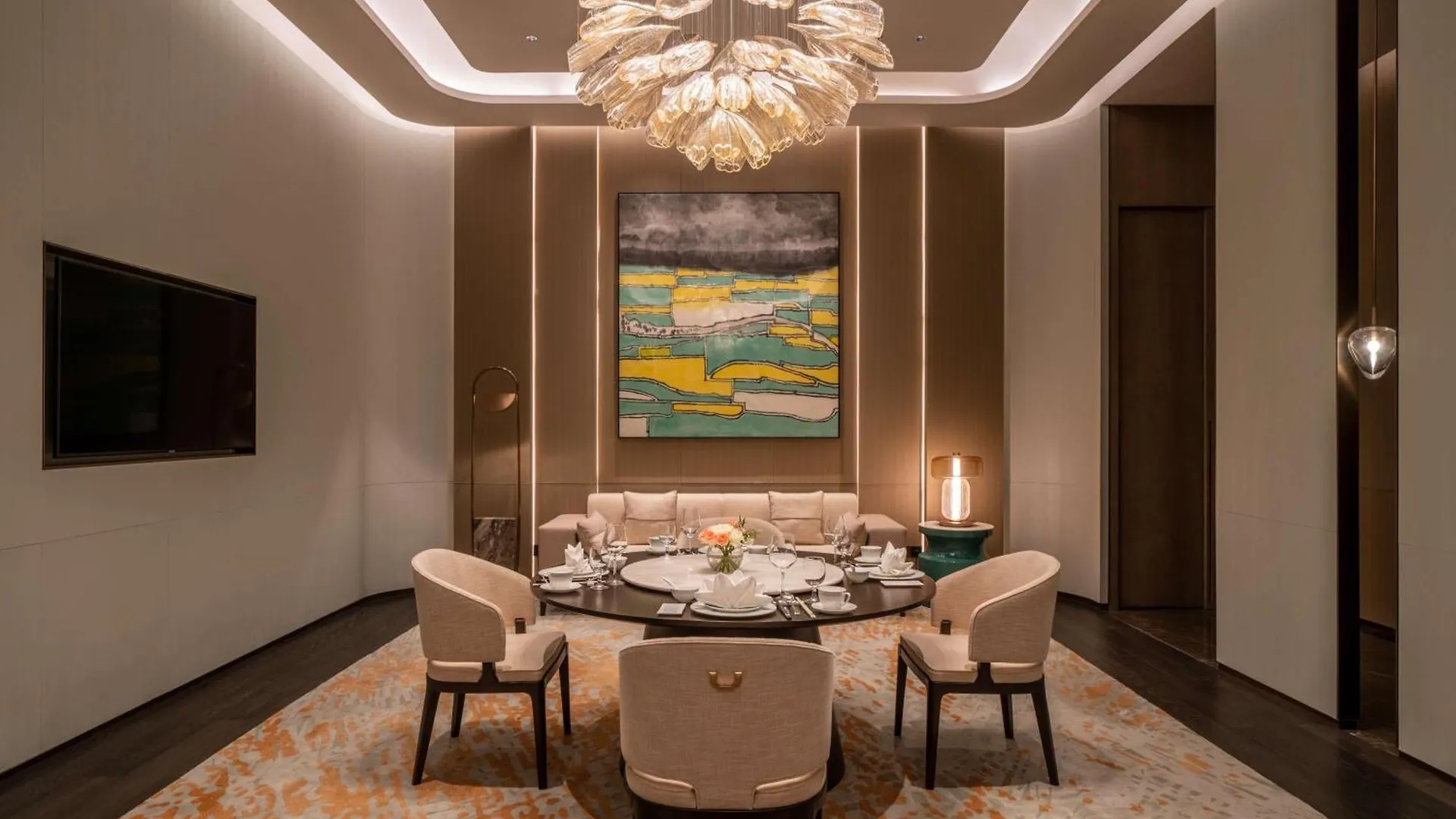 Отель Hilton Shenzhen World Exhibition & Convention Center - Only 5 Minutes' Walk To Wecc