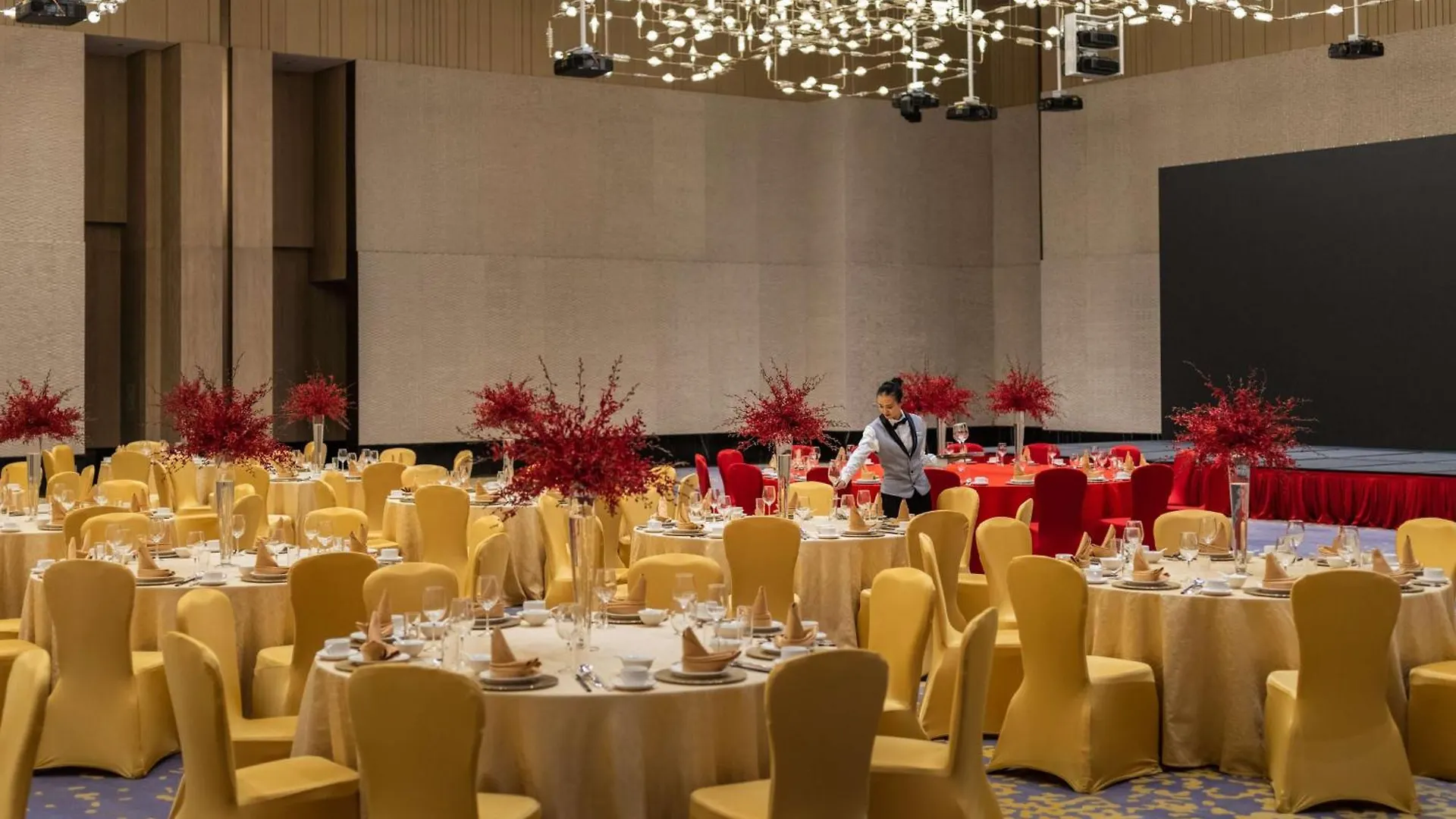 Отель Hilton Shenzhen World Exhibition & Convention Center - Only 5 Minutes' Walk To Wecc