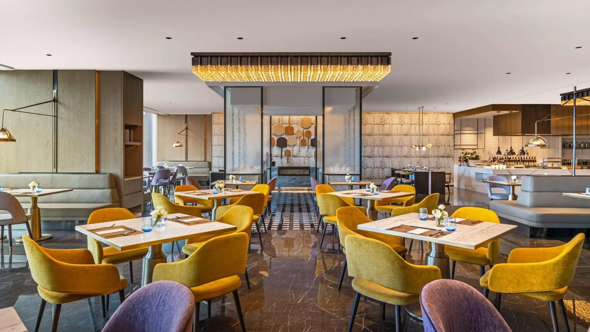 Отель Hilton Shenzhen World Exhibition & Convention Center - Only 5 Minutes' Walk To Wecc