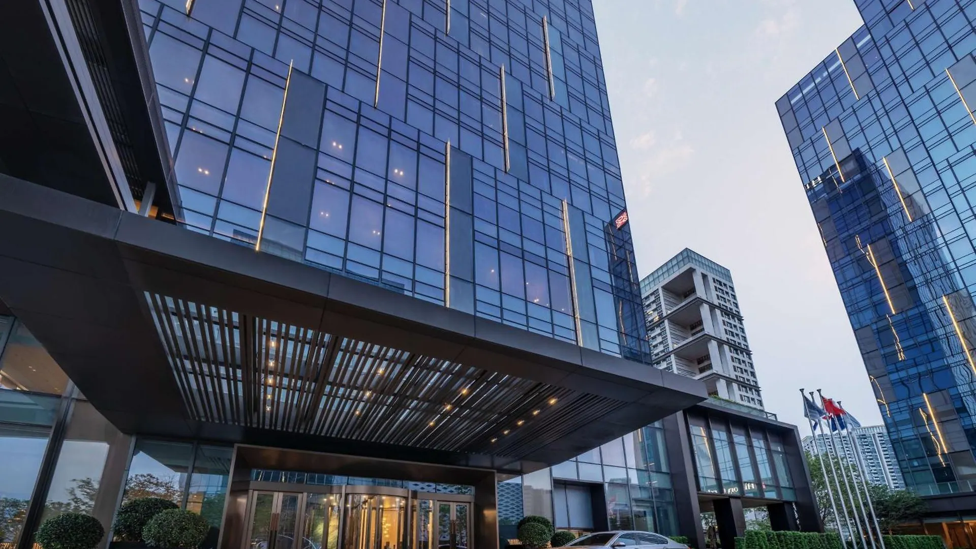 Отель Hilton Shenzhen World Exhibition & Convention Center - Only 5 Minutes' Walk To Wecc 5*,
