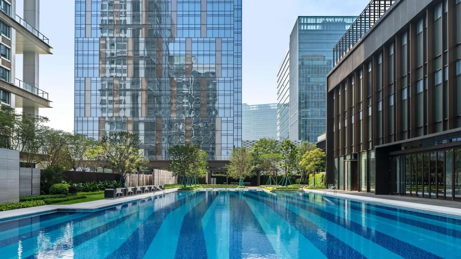 Отель Hilton Shenzhen World Exhibition & Convention Center - Only 5 Minutes' Walk To Wecc