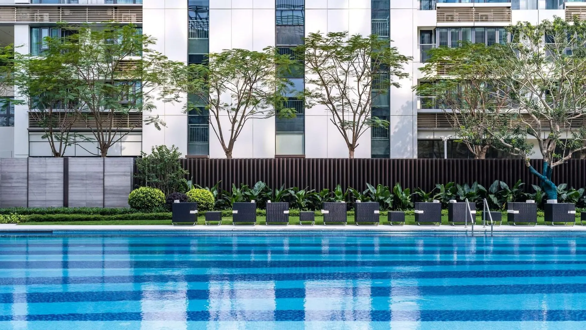 Отель Hilton Shenzhen World Exhibition & Convention Center - Only 5 Minutes' Walk To Wecc Китай