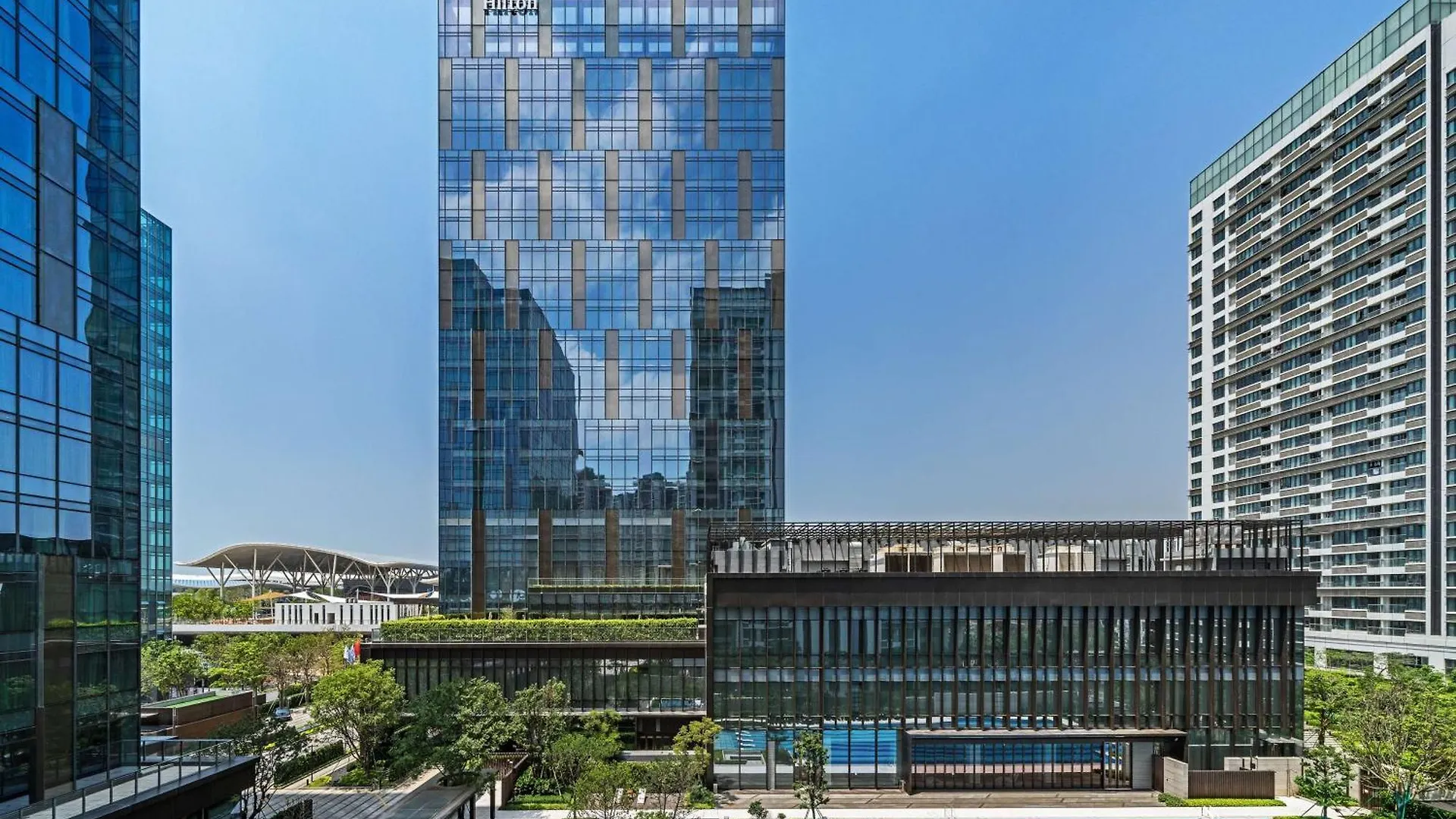 Отель Hilton Shenzhen World Exhibition & Convention Center - Only 5 Minutes' Walk To Wecc Китай