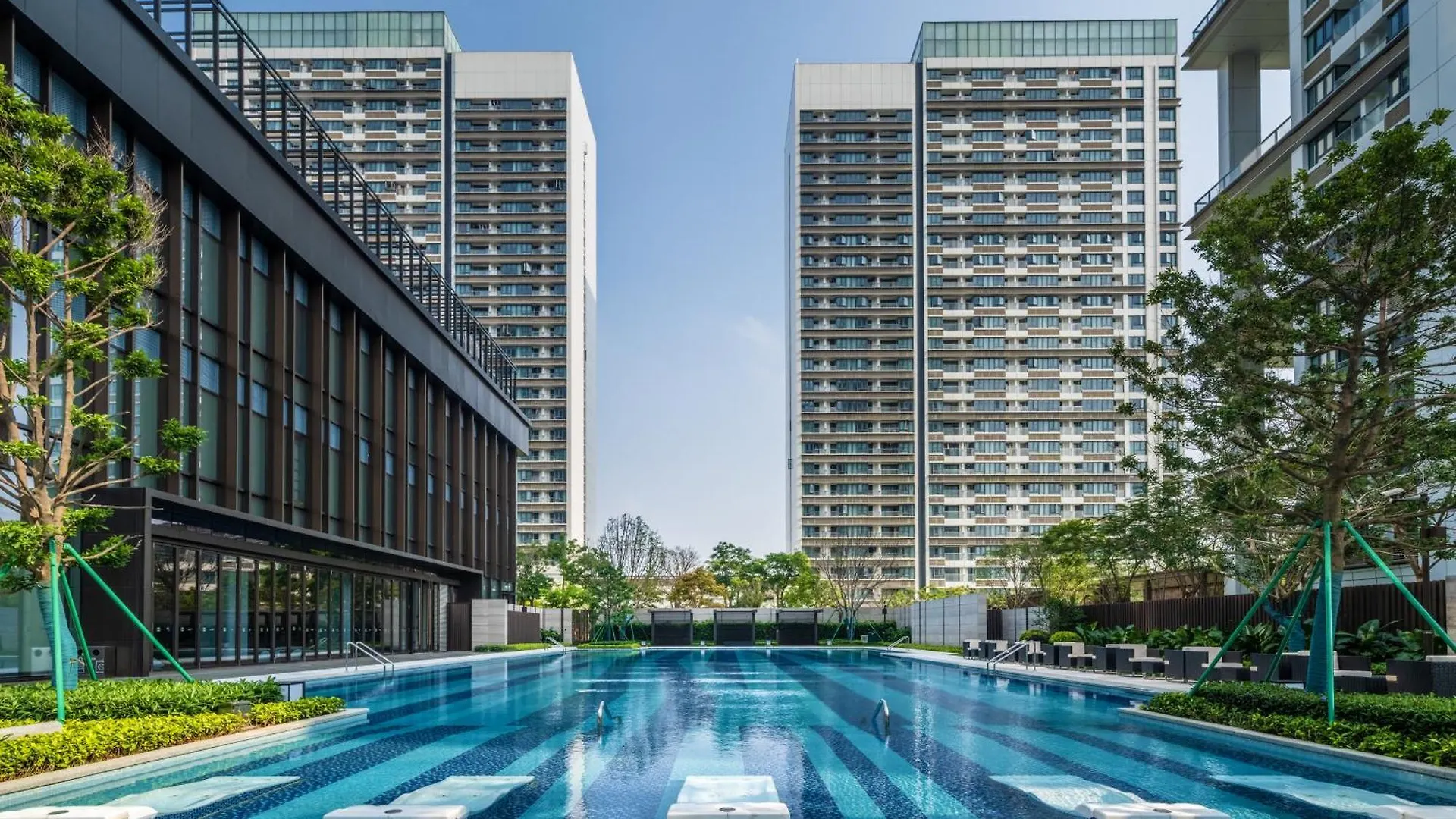 Отель Hilton Shenzhen World Exhibition & Convention Center - Only 5 Minutes' Walk To Wecc